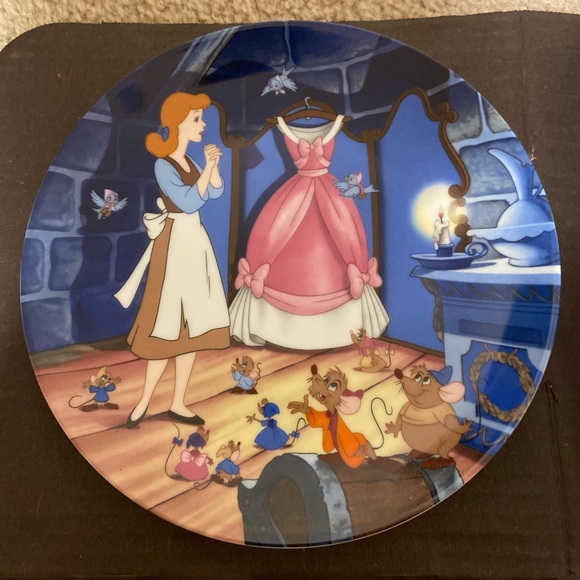 Limited Edition Cinderella Fine China - Picture 5 of 12